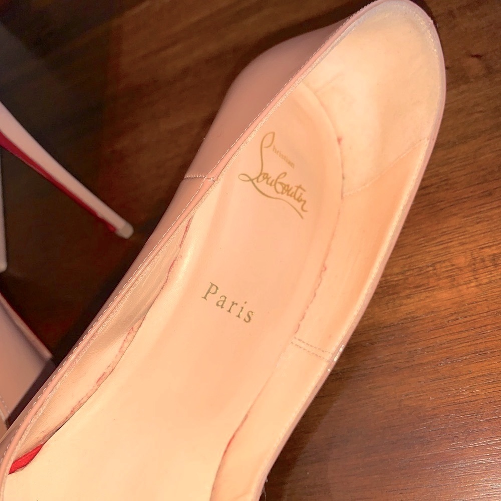 Used in Great Condition Christian Louboutin‘s So Kate Patent Nude Size 41 - Picture 4 of 14